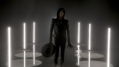 IAMX mit spektakulärem Video zu "Mile Deep Hollow"