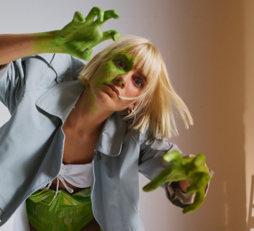 Alli Neumann: Videopremiere "Monster"