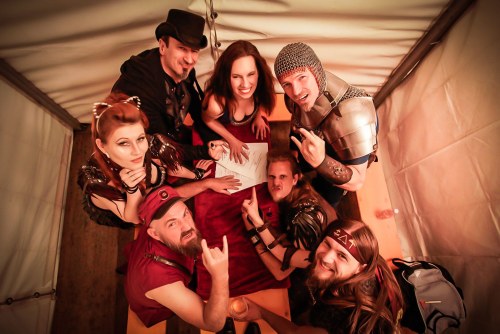Feuerschwanz unterschreiben weltweiten Vertrag bei Napalm Records! Feuerschwanz unterschreiben weltweiten Vertrag bei...