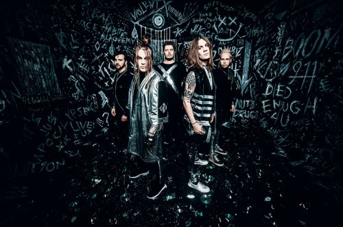 Blind Channel reiten auf der Violent Pop Core Welle