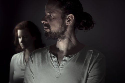 Forced to Mode-Frontmann präsentiert Clip zu Part!
