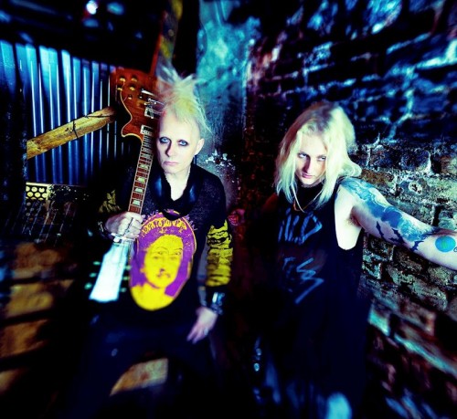 Wenn Grunge und Industrial eine wilde Affäre haben: 'Love Ghost x Skold' starten durch