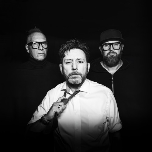 Electro-Industrial Metal: 'Crushing State', die von Chris Ruiz gegründete Newcomer-Band, präsentiert 'Inner Anarchy'
