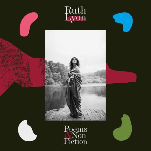 Zwischen Klarinette und Klartext: Ruth Lyon veröffentlicht ihr Debüt "Poems & Non-Fiction"