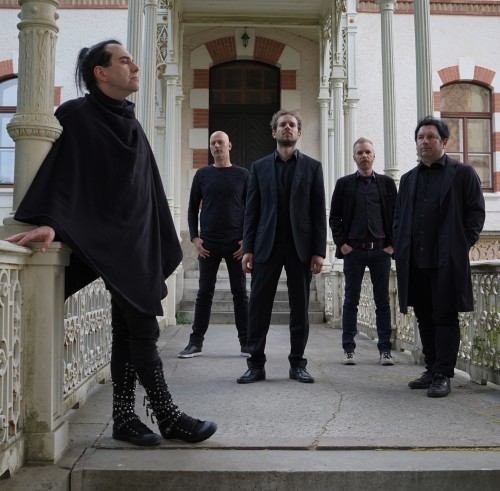 Rapture ist da Post-Punk trifft Prophetenwahn – Whispers In The Shadow liefern ab Rapture ist da Post-Punk trifft...