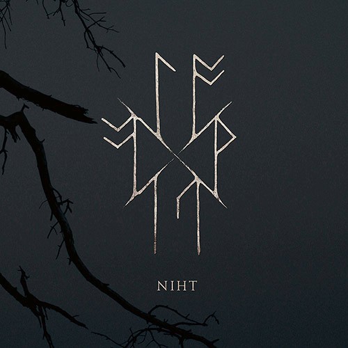 Sowulo beschwört mit 'Niht' die Kraft der Nacht Sowulo beschwört mit 'Niht' die...