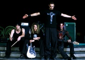 Stone The Crow reduzieren sich zum Maximum
