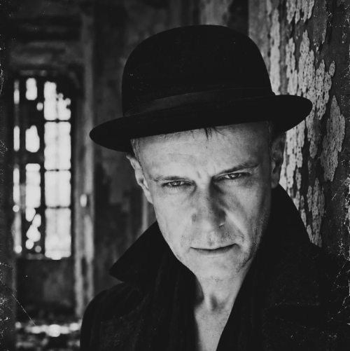 Von Punk zu Post-Punk: 'HMRLY' startet solo durch