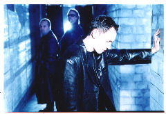 Girls Under Glass – "Touch Me" Internet Single fertig