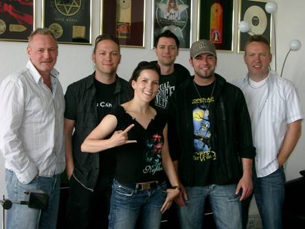 Van Canto unterschreiben 360 Grad Deal bei GUN Records!