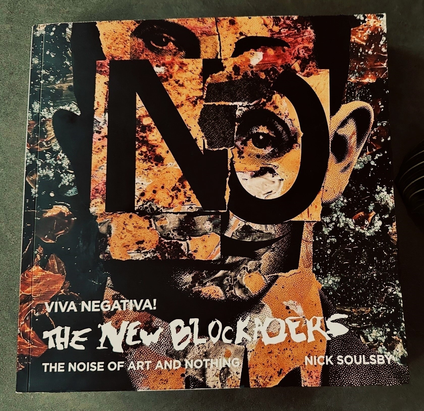'The New Blockaders': „Viva Negativa!“ bringt Noise ins Bücherregal