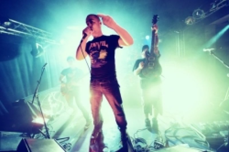 Cyrcus: Single und Video Out...