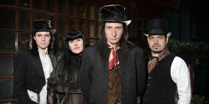 Debütalbum "Running from the Dawn"...