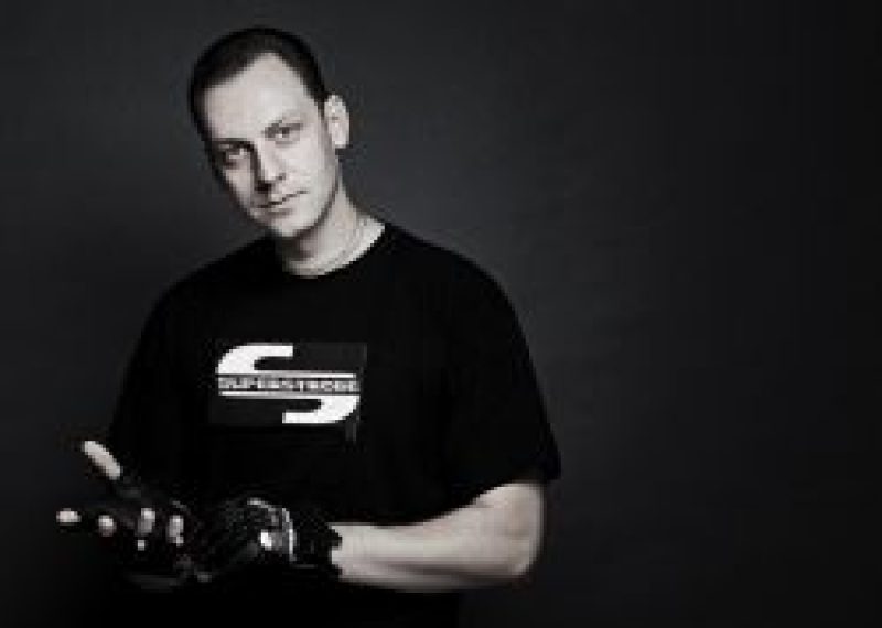 Superstrobe: Soloalbum "Reboot" kommt Anfang...