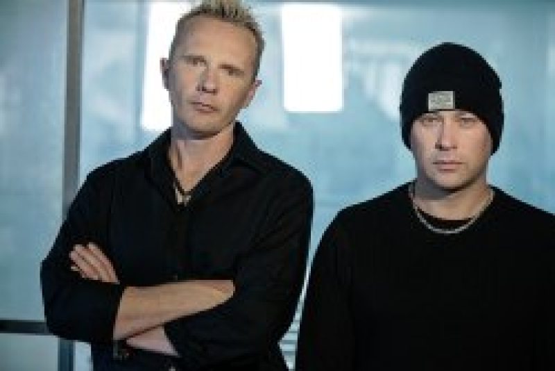 Mesh mit "Born to Lie"...