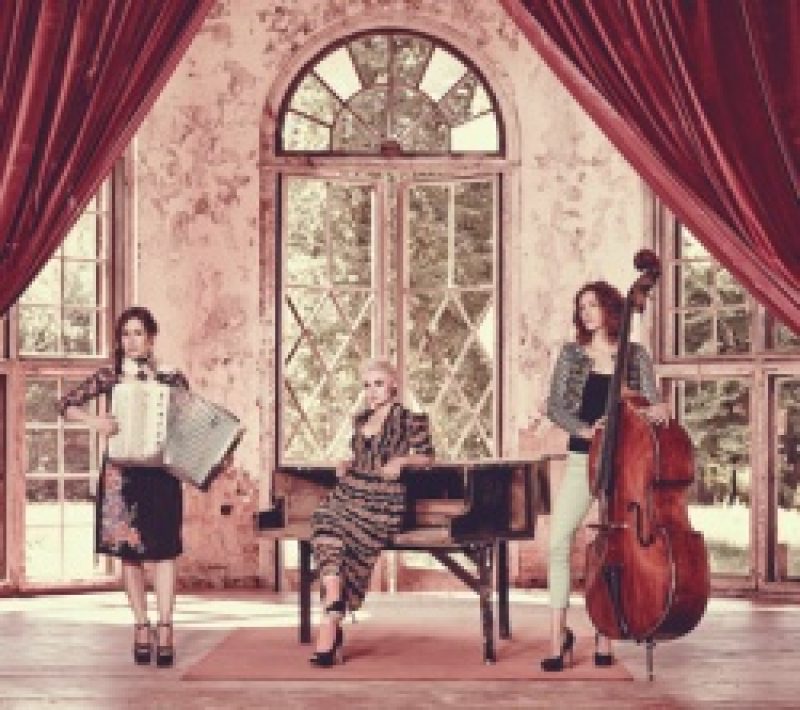 Elaiza: Videos zur Single "Is...